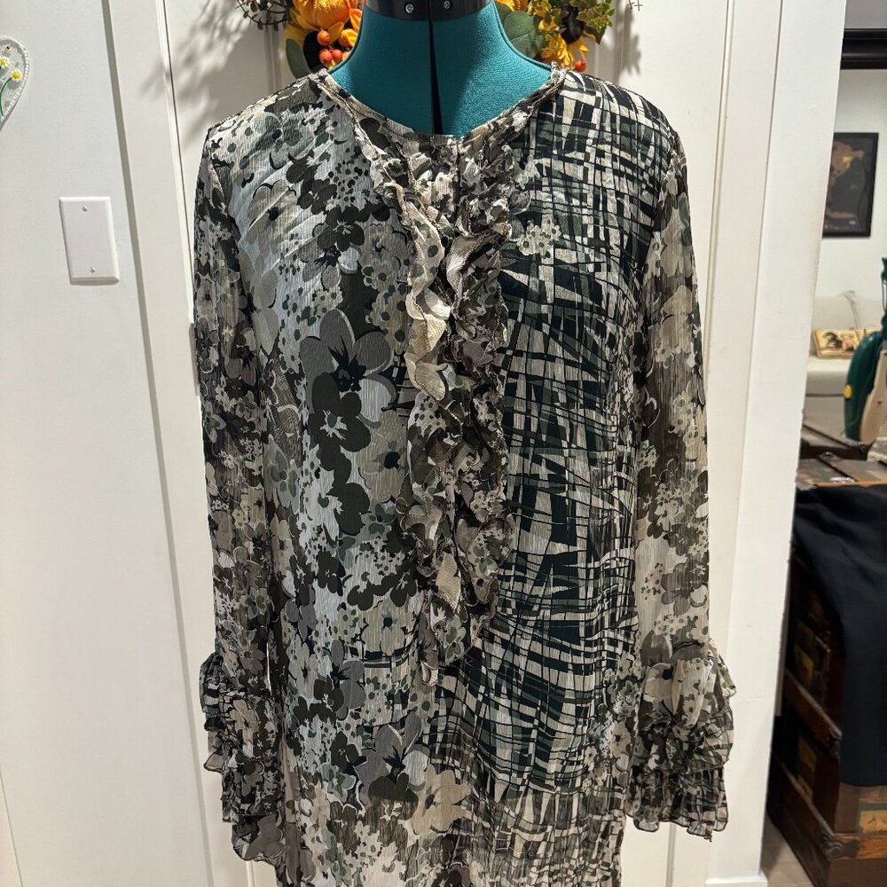 Long blouse with raffled sleeves